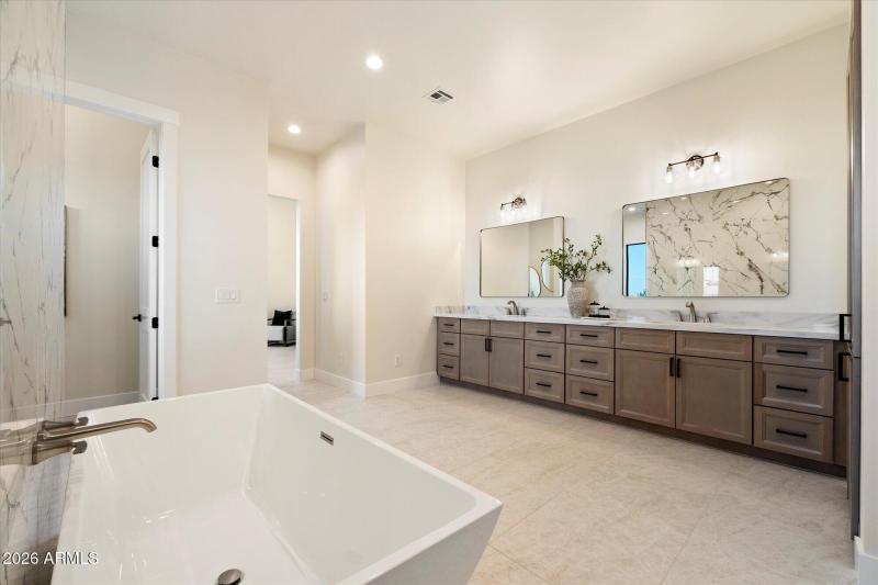 25-Master Bath