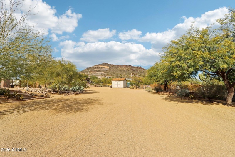 Expansive lot with mountain views