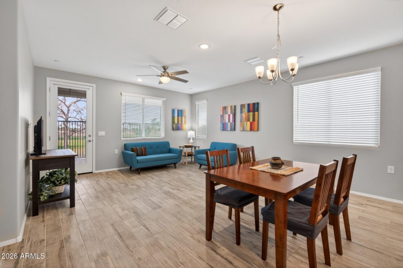 Dining & Living towards GOLF