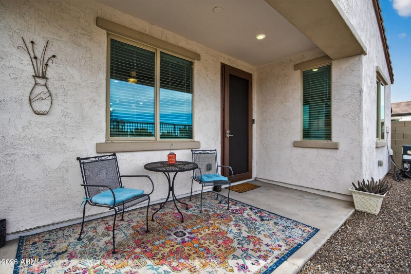 Back GOLF VIEW patio towards entry