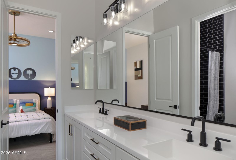 02-front bedroom bath