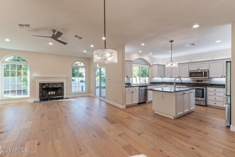 photo_87707643-1500x1000