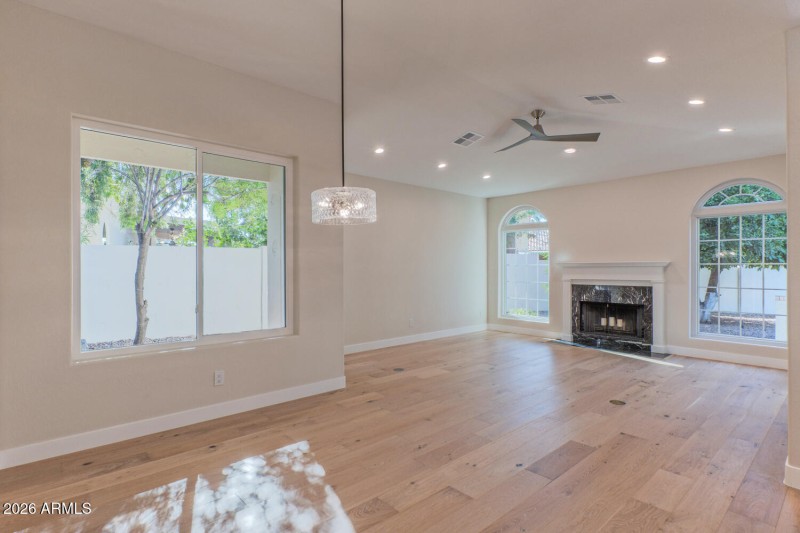 photo_87707658-1500x1000