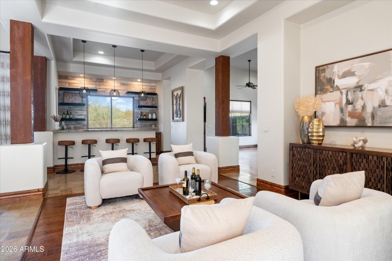 027-Living Room to Bar