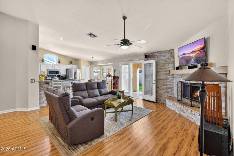 6-web-or-mls-13 E Cathy Ct