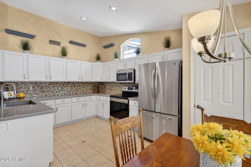 16-web-or-mls-16 E Cathy Ct