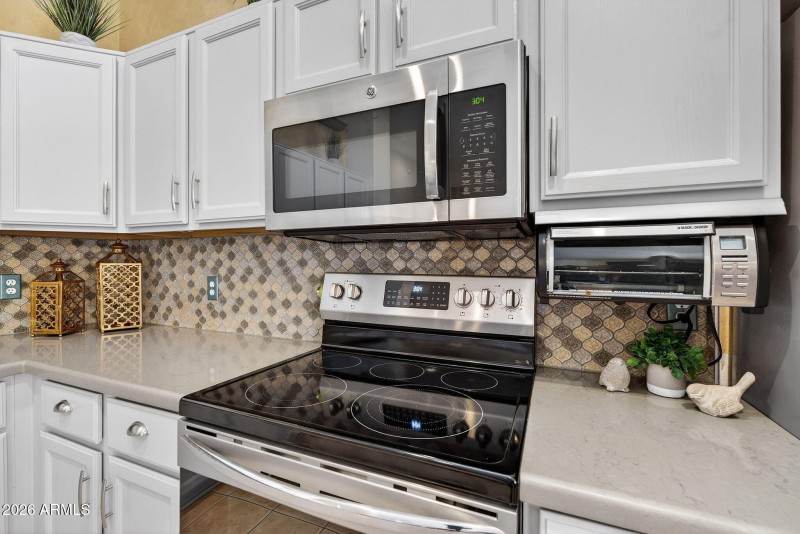 18-web-or-mls-18 E Cathy Ct