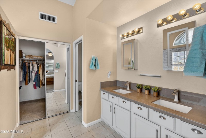 29-web-or-mls-31 E Cathy Ct