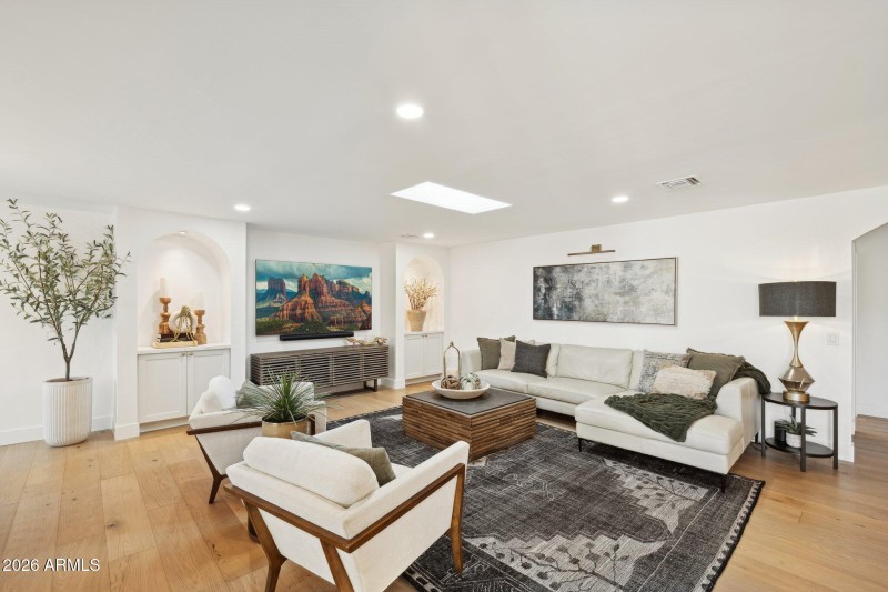 5-web-or-mls-7770-e-camelback-rd-unit-10