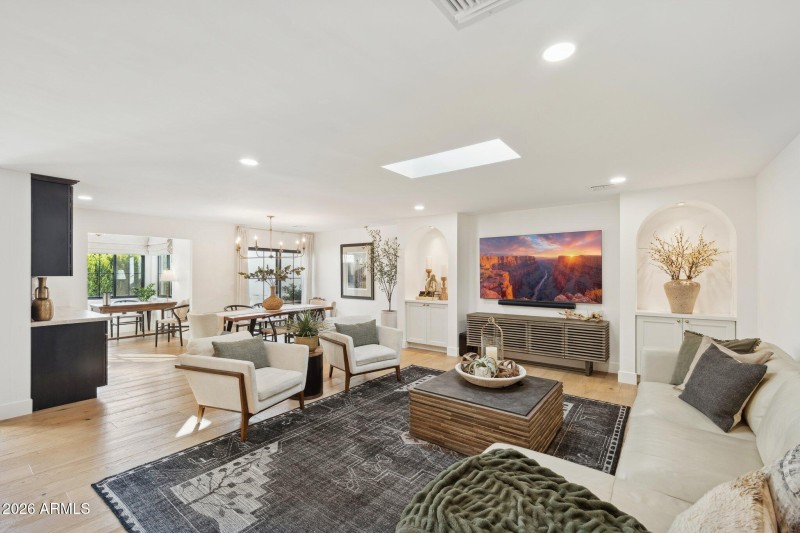 7-web-or-mls-7770-e-camelback-rd-unit-10