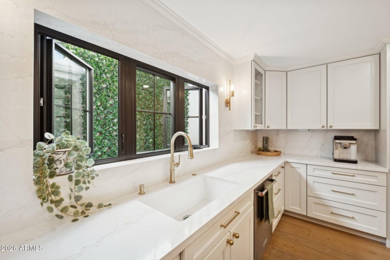 22-web-or-mls-7770-e-camelback-rd-unit-1