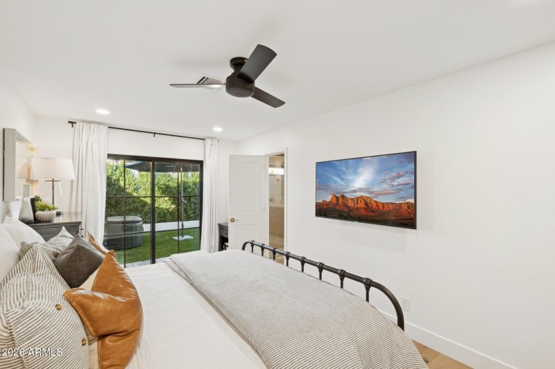 32-web-or-mls-7770-e-camelback-rd-unit-1