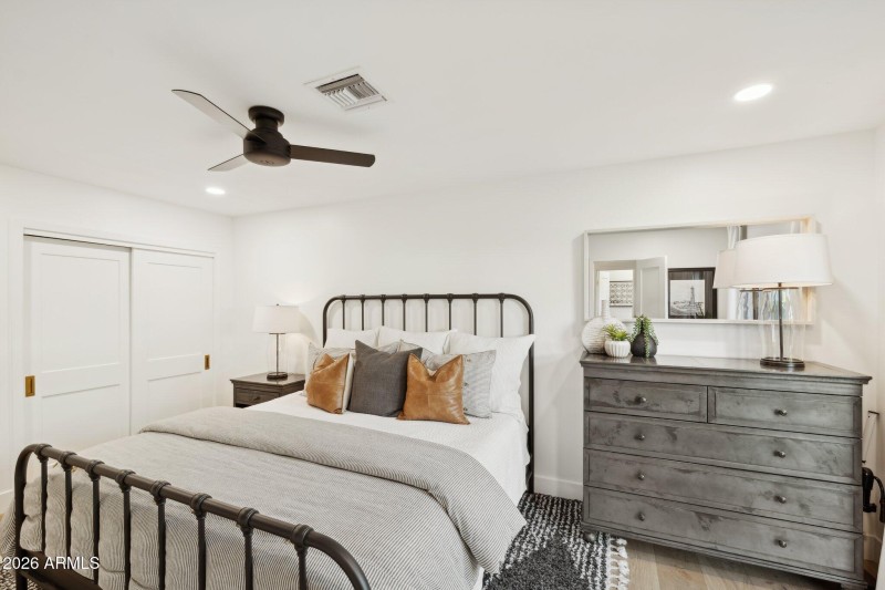 33-web-or-mls-7770-e-camelback-rd-unit-1