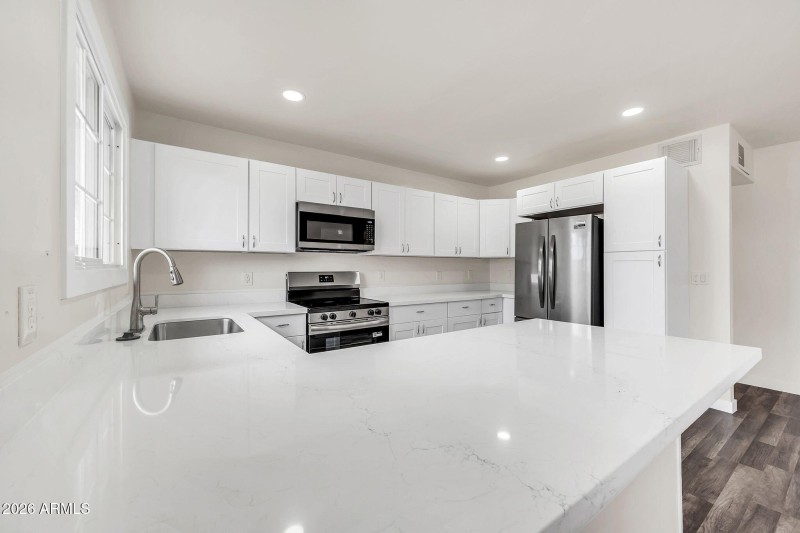 7742 W Fairmount Ave-13