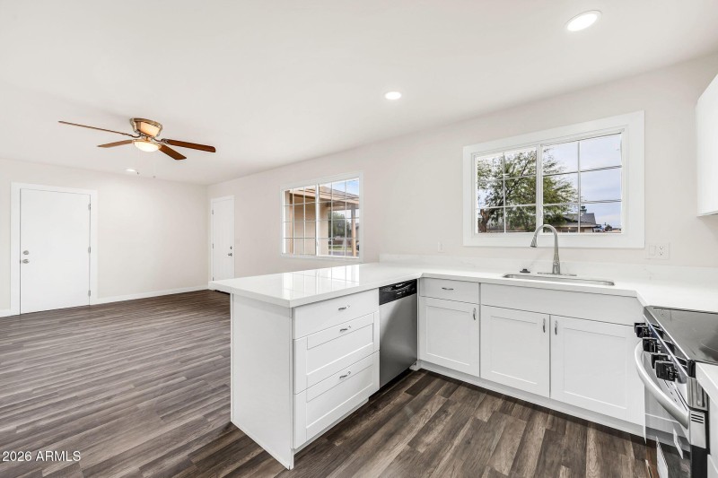 7742 W Fairmount Ave-12