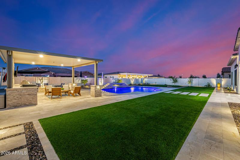 Outdoor Kitchen & Pool