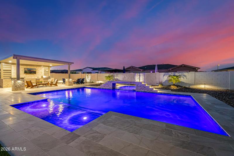Pool & Outdoor Kitchen
