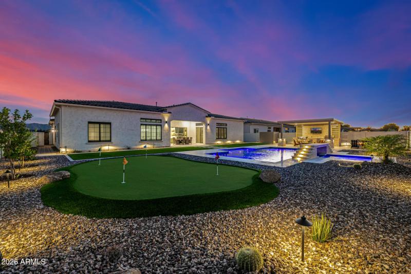 Putting Green & Pool