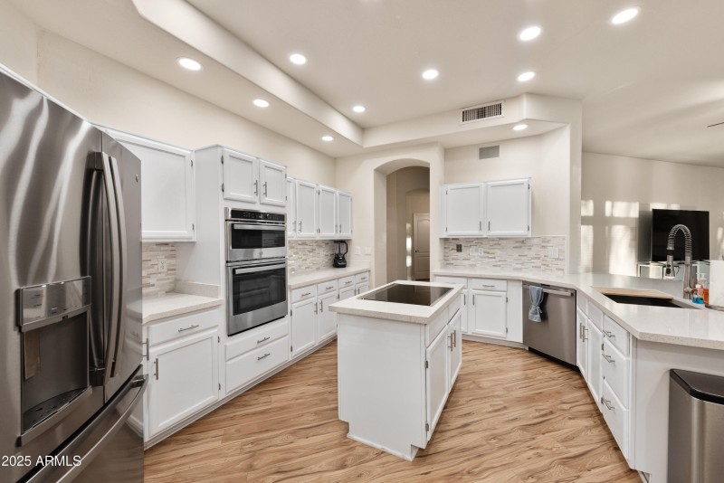 760-N-Ithaca-Street-25