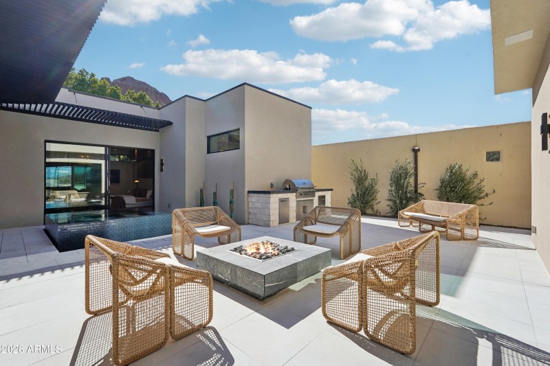 Courtyard Views