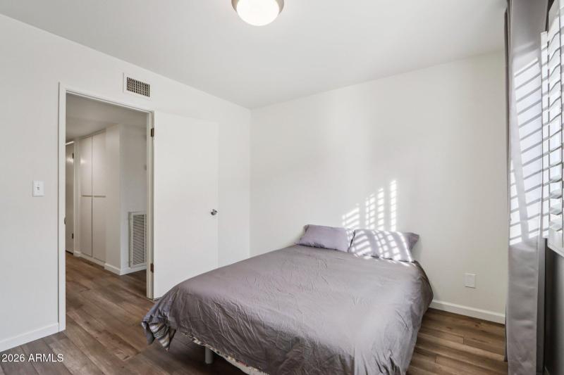 18-web-or-mls-North 25th Pl-S0702-018