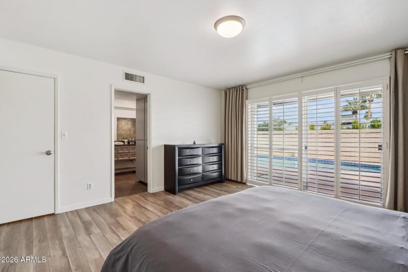 20-web-or-mls-North 25th Pl-S0702-020