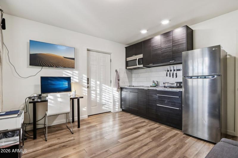 28-web-or-mls-North 25th Pl-S0702-028