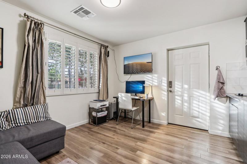 30-web-or-mls-North 25th Pl-S0702-030