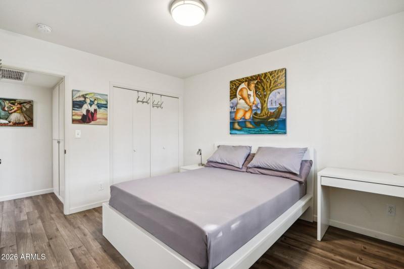 34-web-or-mls-North 25th Pl-S0702-034