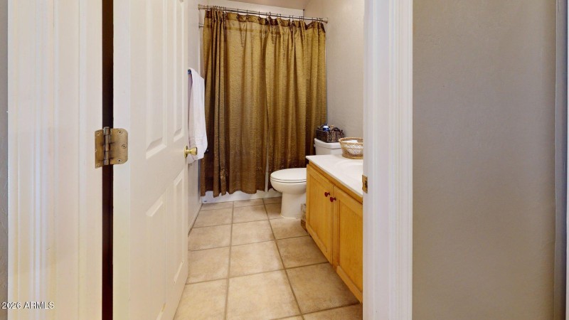 11218-W-Celle-de-La-Luna-Bathroom 2