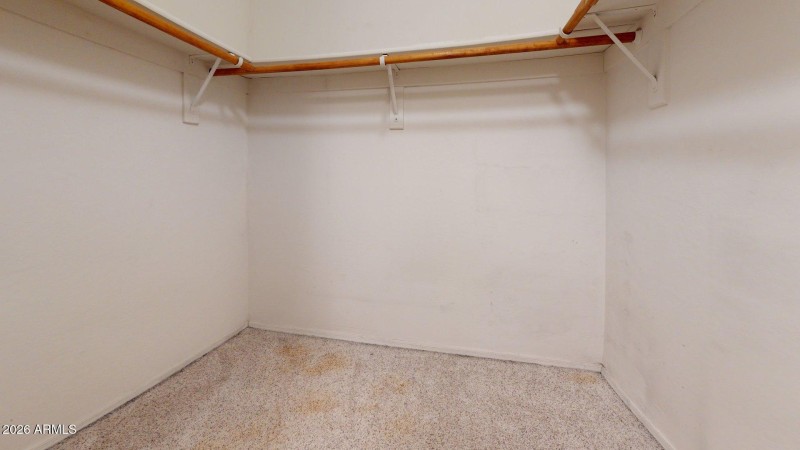 11218-W-Celle-de-La-Luna-Closet