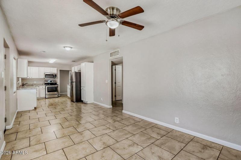 6132 N 35th Dr - Web Quality - 008 - 08