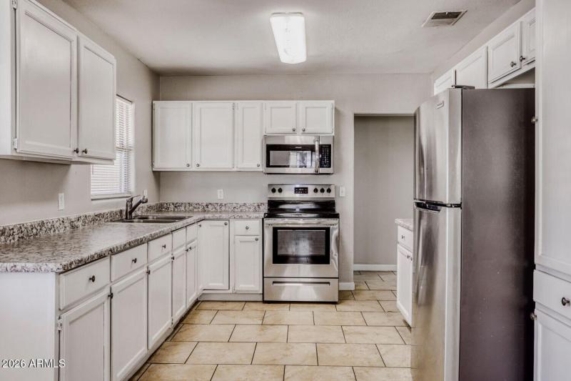 6132 N 35th Dr - Web Quality - 010 - 10