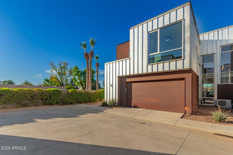 Flr to ceiling window