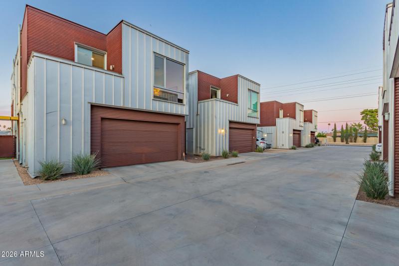 Corner unit of 8 townhomes