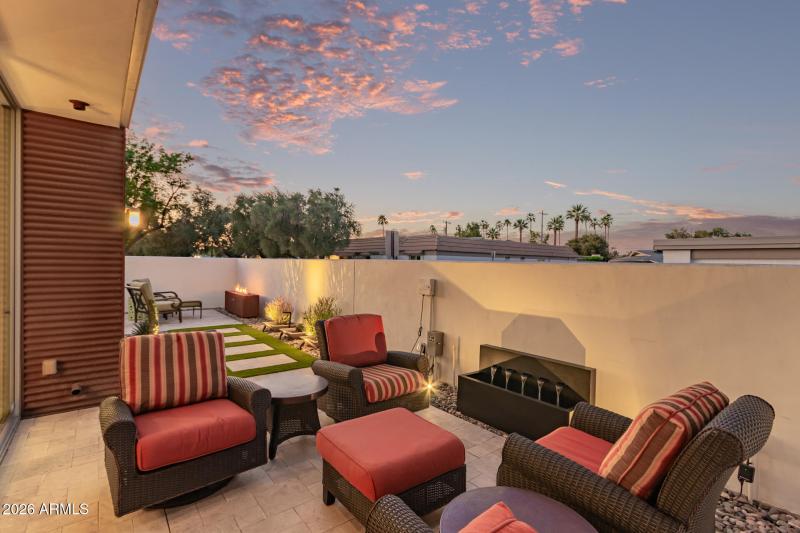 Outdoor patio area with fountain