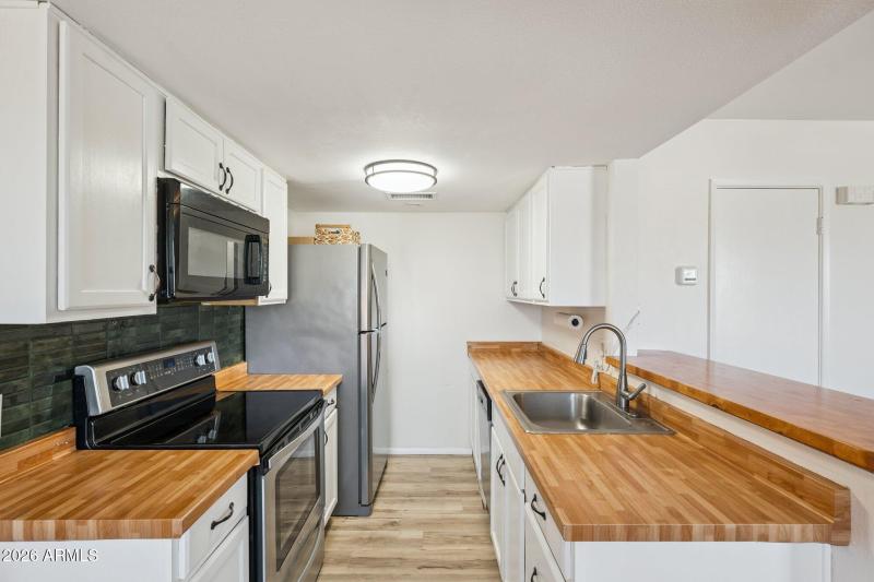 11-web-or-mls-14413-n-boxwood-ln