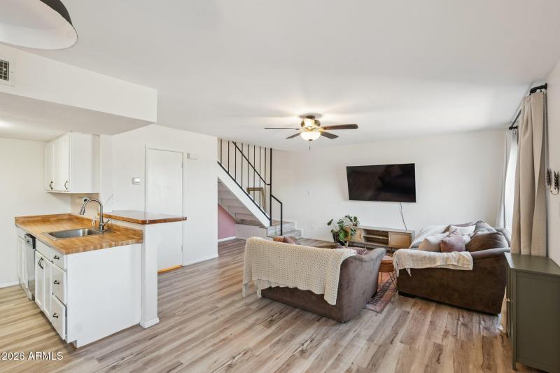 14-web-or-mls-14413-n-boxwood-ln