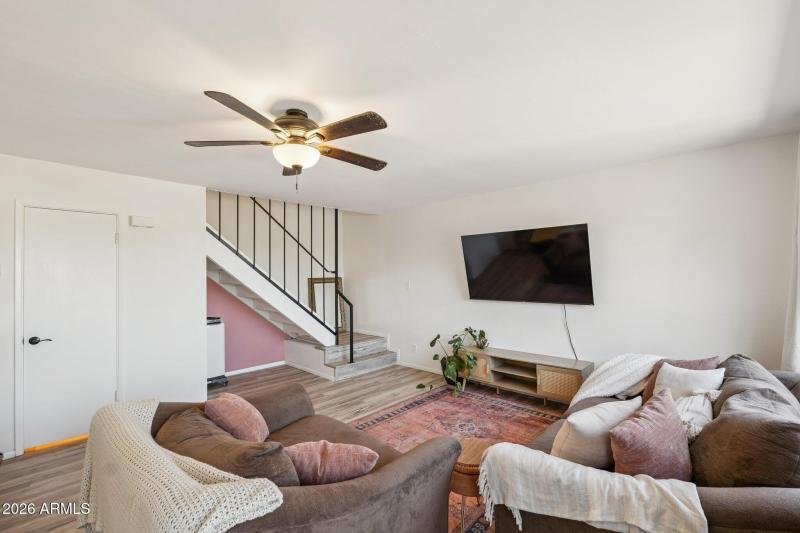 6-web-or-mls-14413-n-boxwood-ln