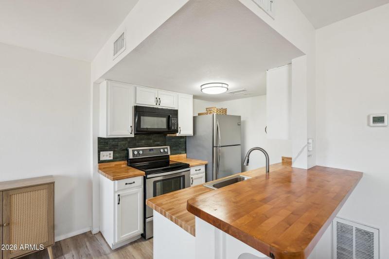 10-web-or-mls-14413-n-boxwood-ln