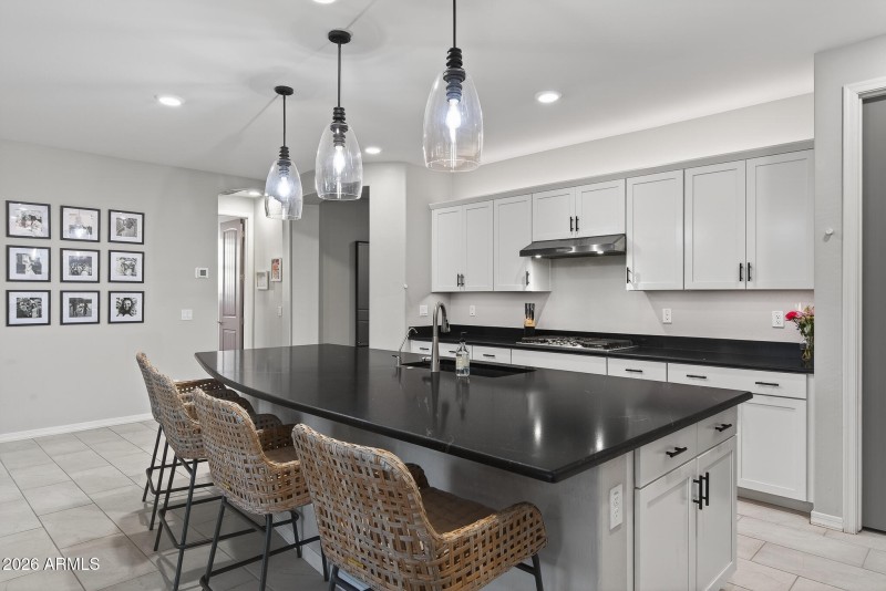 4) KITCHEN
