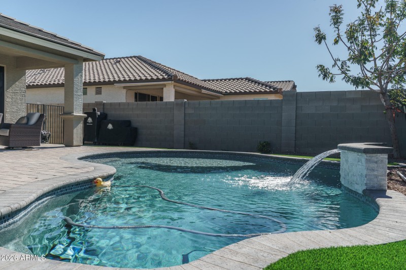 28) POOL