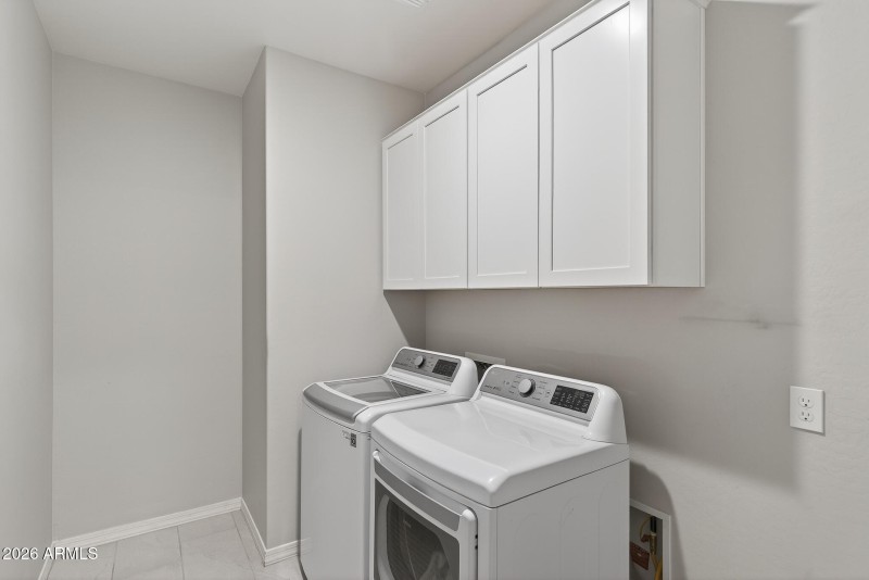 33) LAUNDRY