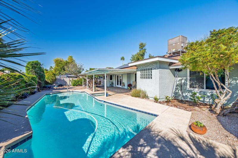 Calle-beautiful diving pool and spa