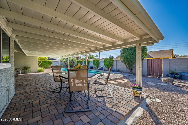 Calle-Expansive paver patio