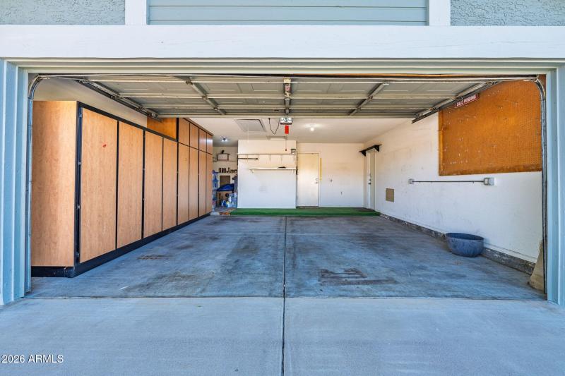 Calle-garage with custom storage