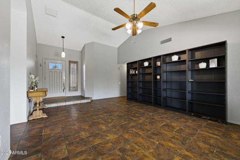 Calle-living room towards front door
