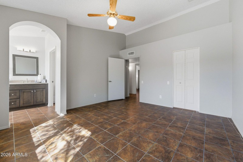 Calle-primary bedroom towards bath