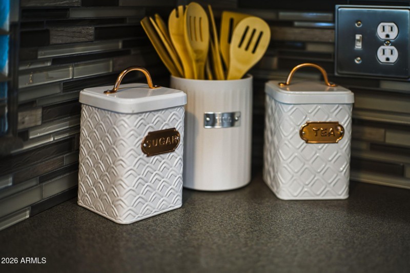 Calle-upgraded glass backsplash