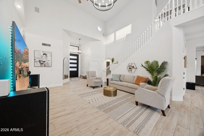 8-web-or-mls-578-n-acacia-dr